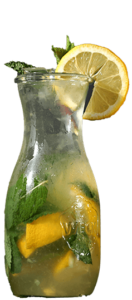 Hausgemachte frische Limonade mit Zitrone und Limetten