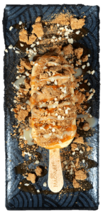 Magnum Kreationen bei Premium Hamburg – individuell gestaltete Magnum-Eis-Desserts mit einer Vielzahl von Toppings, stilvoll präsentiert. Perfekte Kombination aus Genuss und Ästhetik, ideal für Shisha- und Dessertliebhaber. - Wir haben den Magnum Pleasure Store nach hamburg gebracht