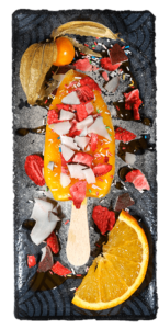 Solero Eis mit Erdbeeren, Orangen und Kokosraspeln