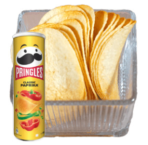 Pringles Classic Paprika in einer transparenten Snackbox-Schale