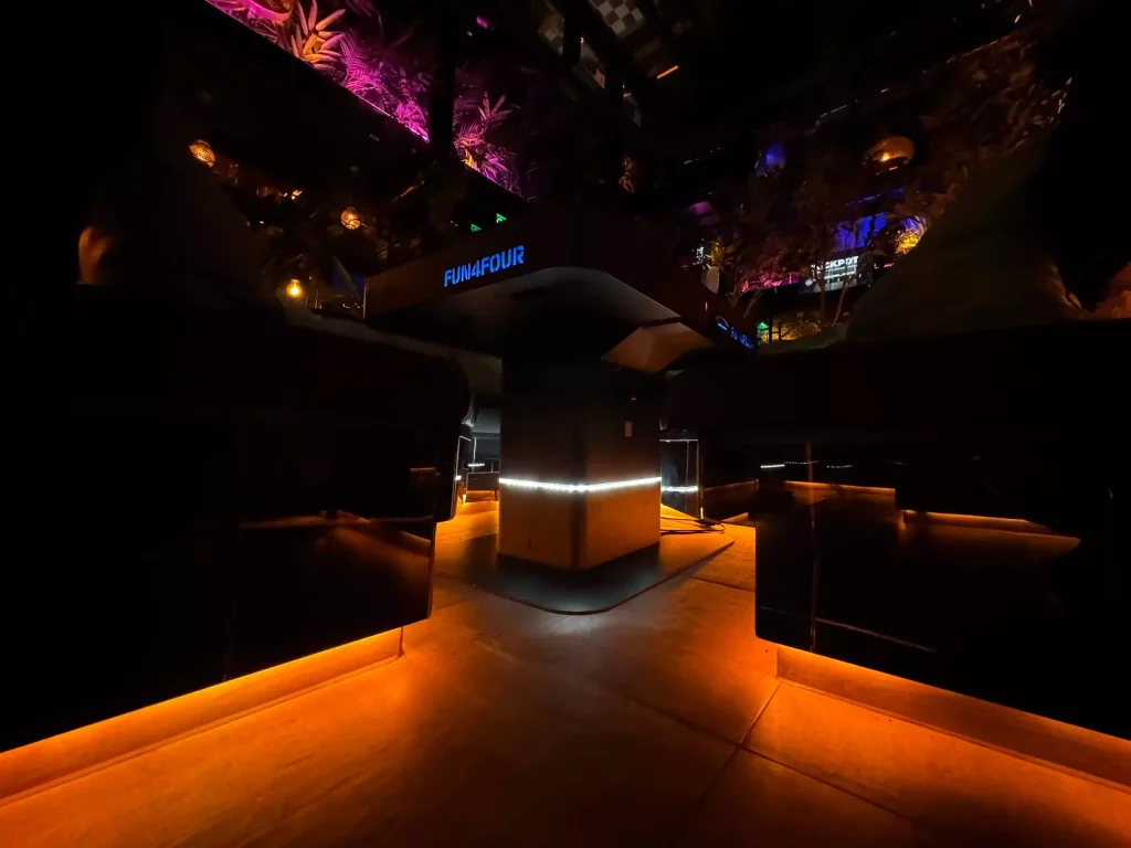 Premium Spieltisch in der Gaming Lounge von unten nach oben