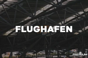 Stahlkonstruktion und Terminal-Schilder am Hamburger Flughafen, nahe der Shisha Bar Flughafen.