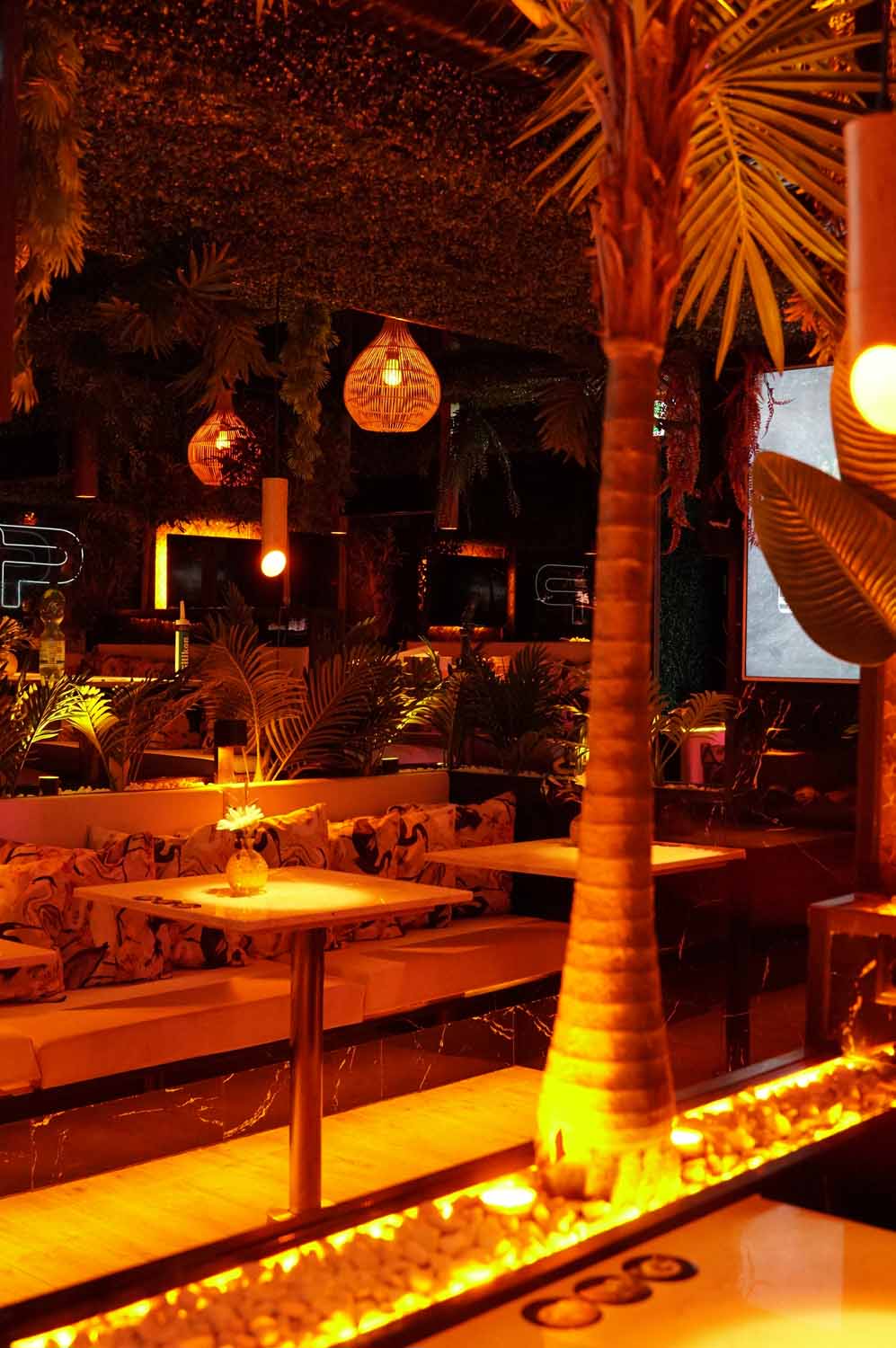 die beste shisha bar in der Nähe vom hauptbahnhof in hamburg mit gaming und spieltischen, fun4four, tavla, schach